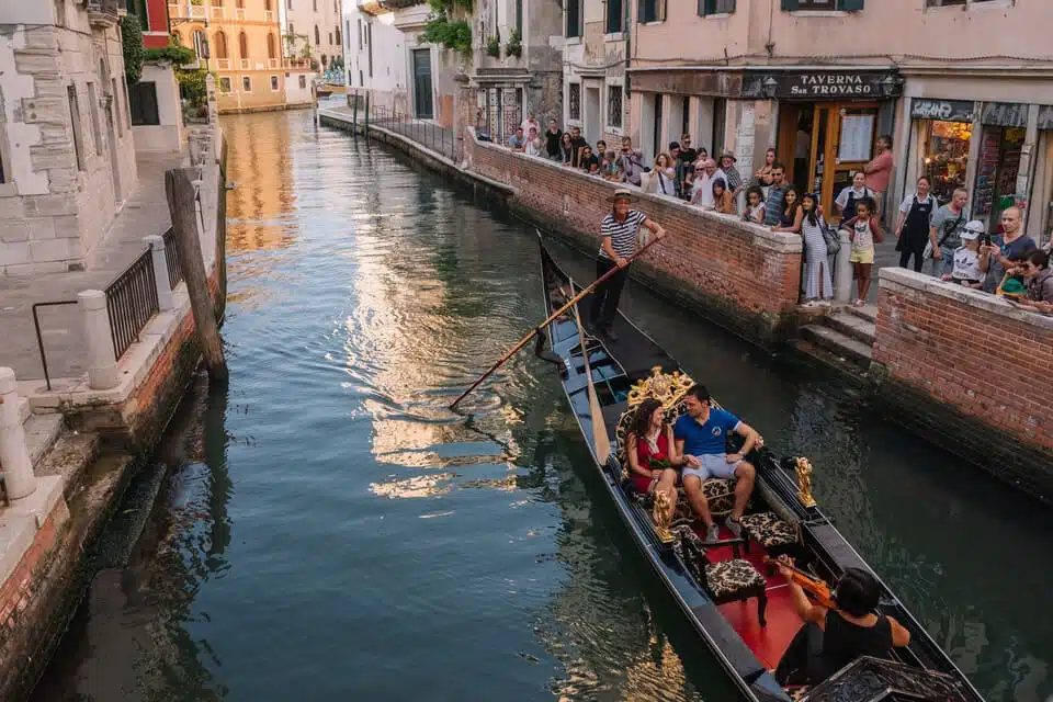 venice gondola ride with dinner ()