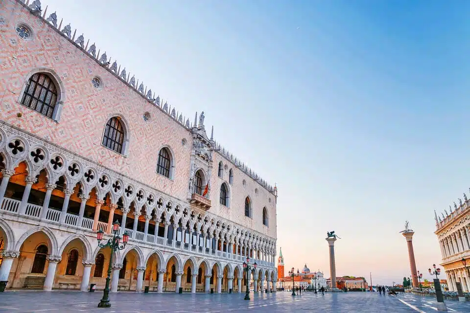 Venice Walking Tour and Gondola Ride